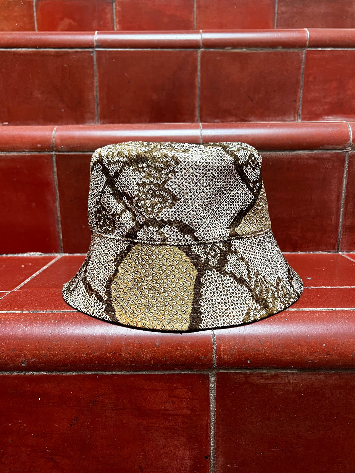 UPCYCLED KIMONO BUCKET HAT・SHIKKOKU NO HOSHI 漆黒の星
