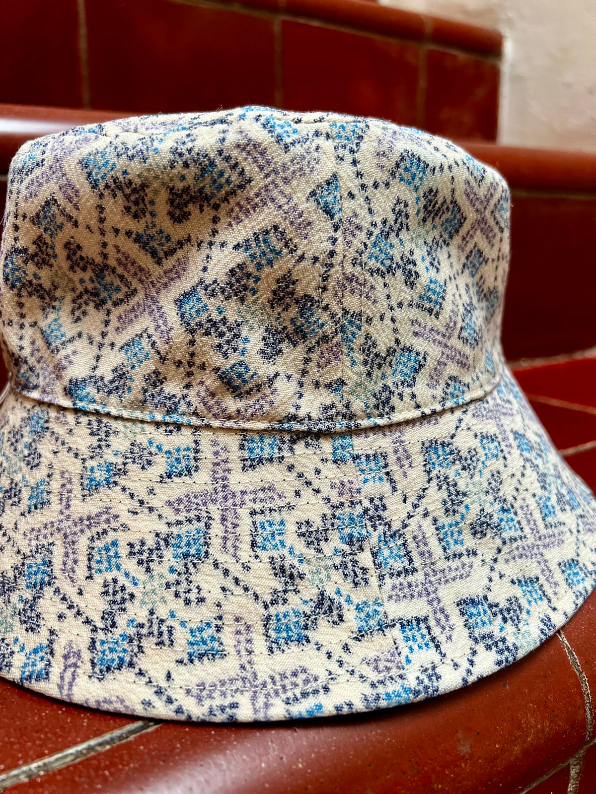 UPCYCLED KIMONO BUCKET HAT・AKA NO JOŌ 赤の女王