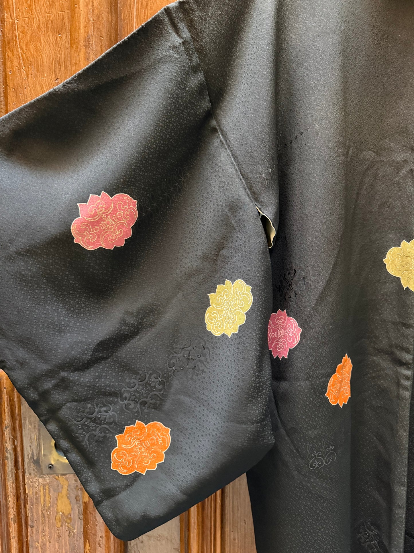 HAORI・KARAKUSABOTAN 唐草牡丹