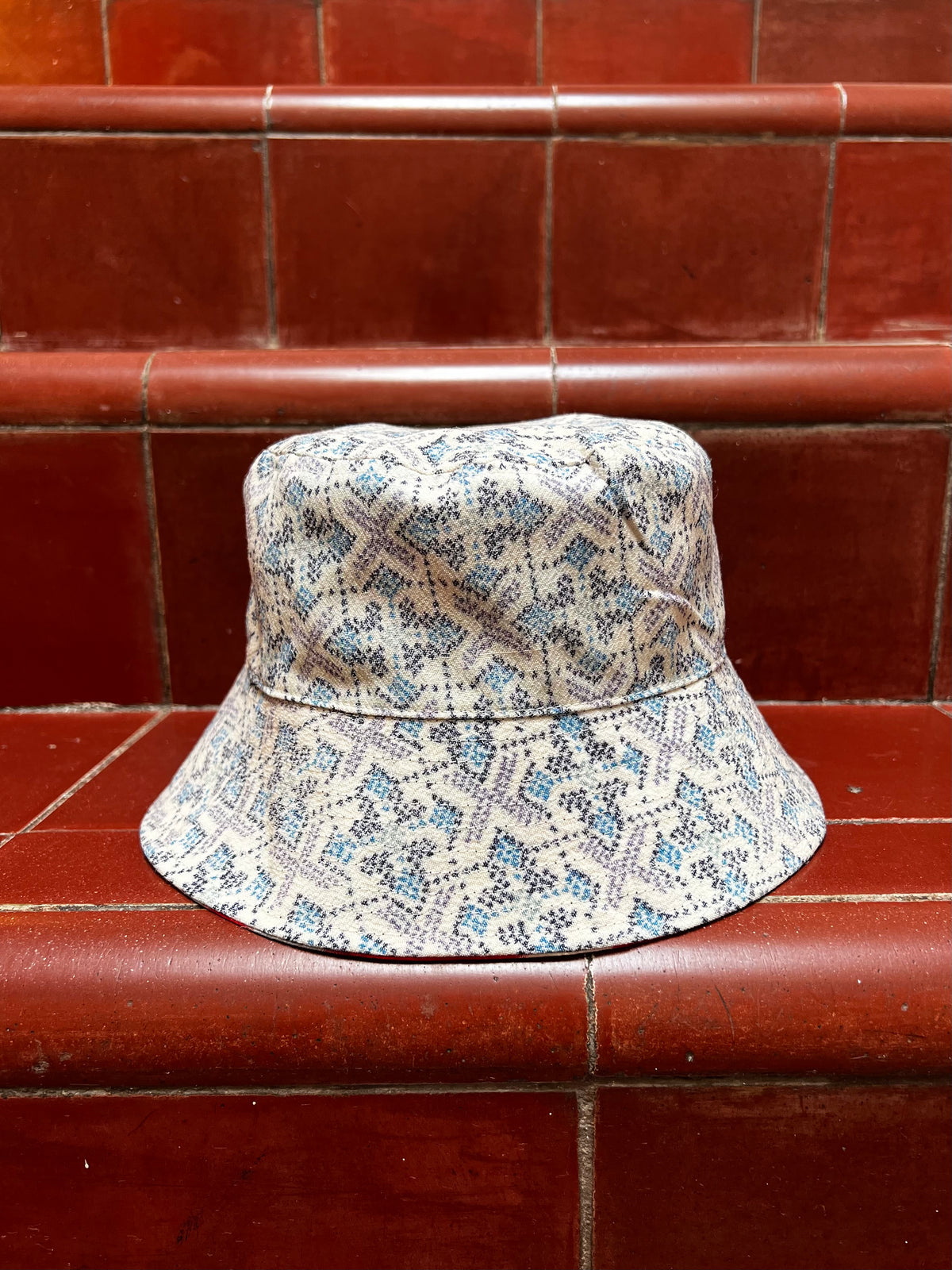 UPCYCLED KIMONO BUCKET HAT・AKA NO JOŌ 赤の女王