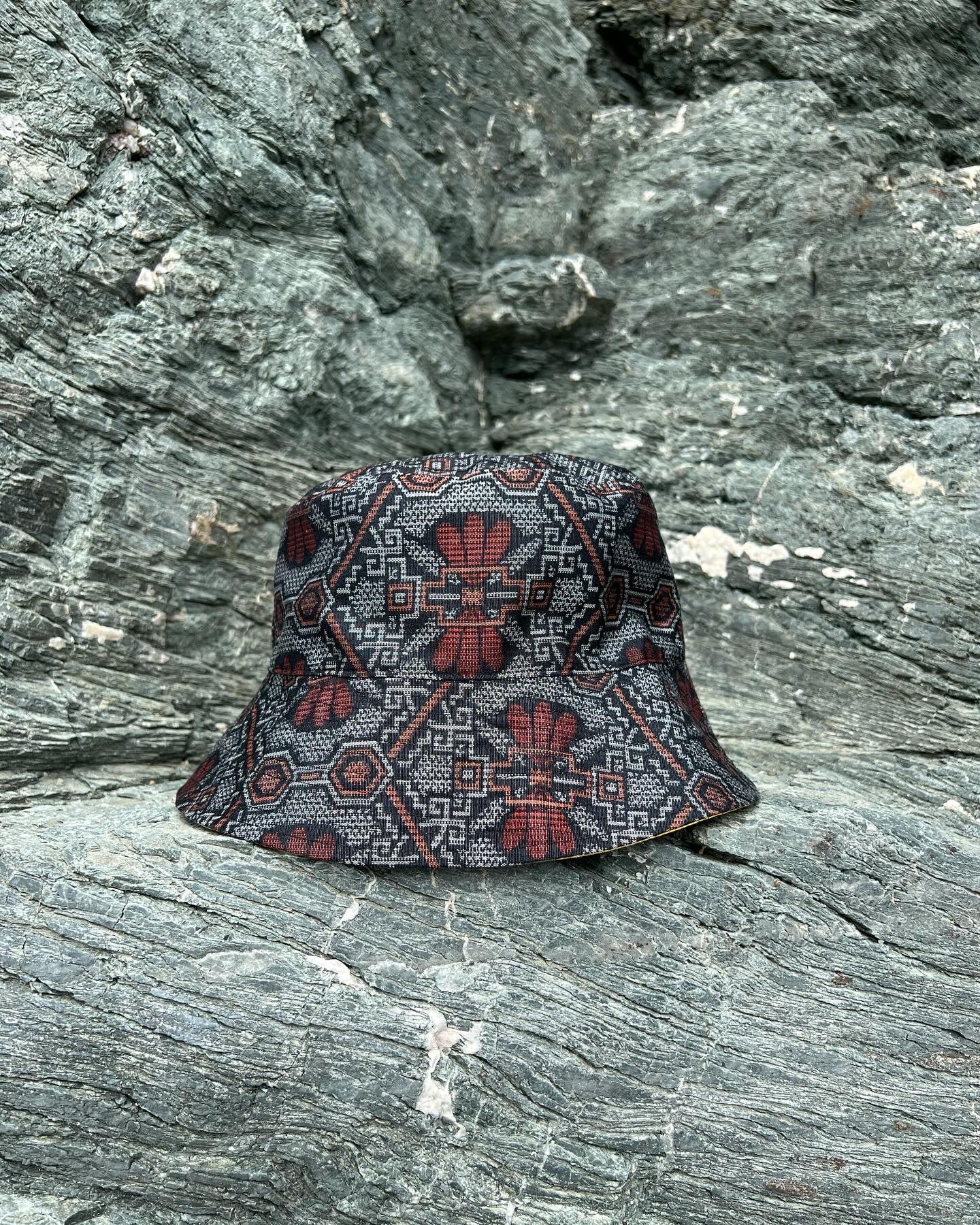 UPCYCLED KIMONO BUCKET HAT・KĪRO/KURO MOYŌ 黄色/黒模様